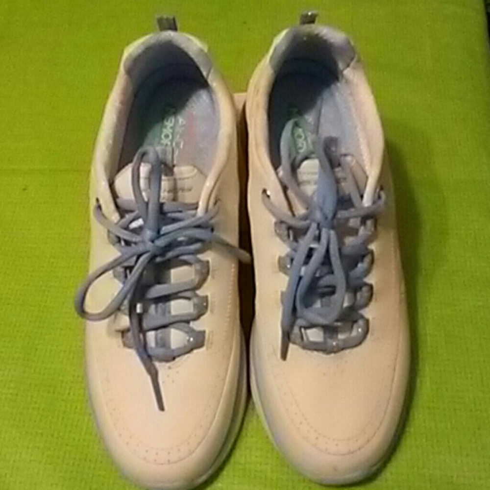 Synergy Skechers